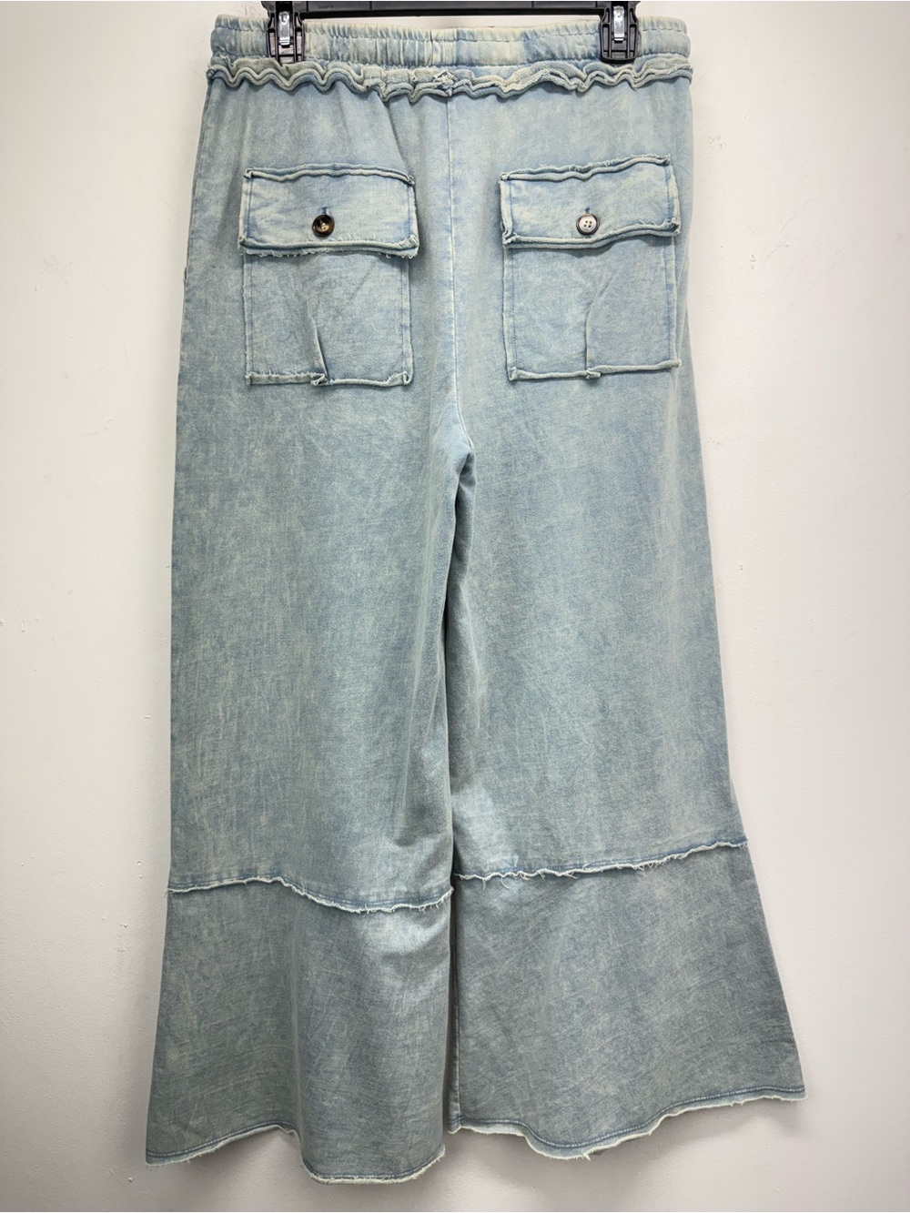 Sage & Fig size Small Women’s Blue Mineral Wash Flare Wide Leg Crop Pants - Picture 6 of 10
